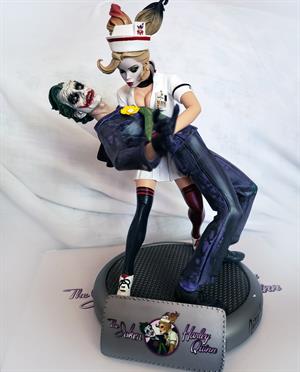The Joker And Harley Quinn Statue